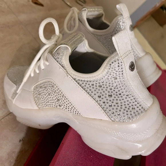 Steve Madden Women's Maxima Sneaker, size 9. - Picture 2 of 11